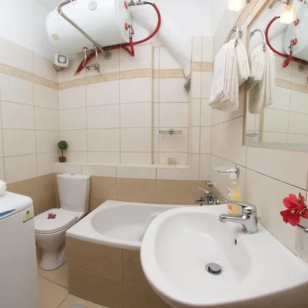 Apollon In * أرغوستولي