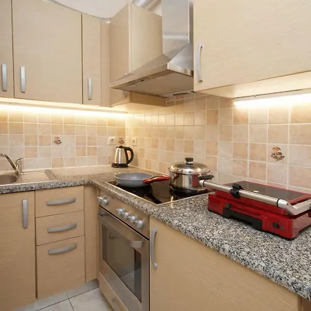 Apollon In * أرغوستولي