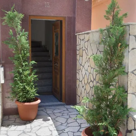 Apollon In *